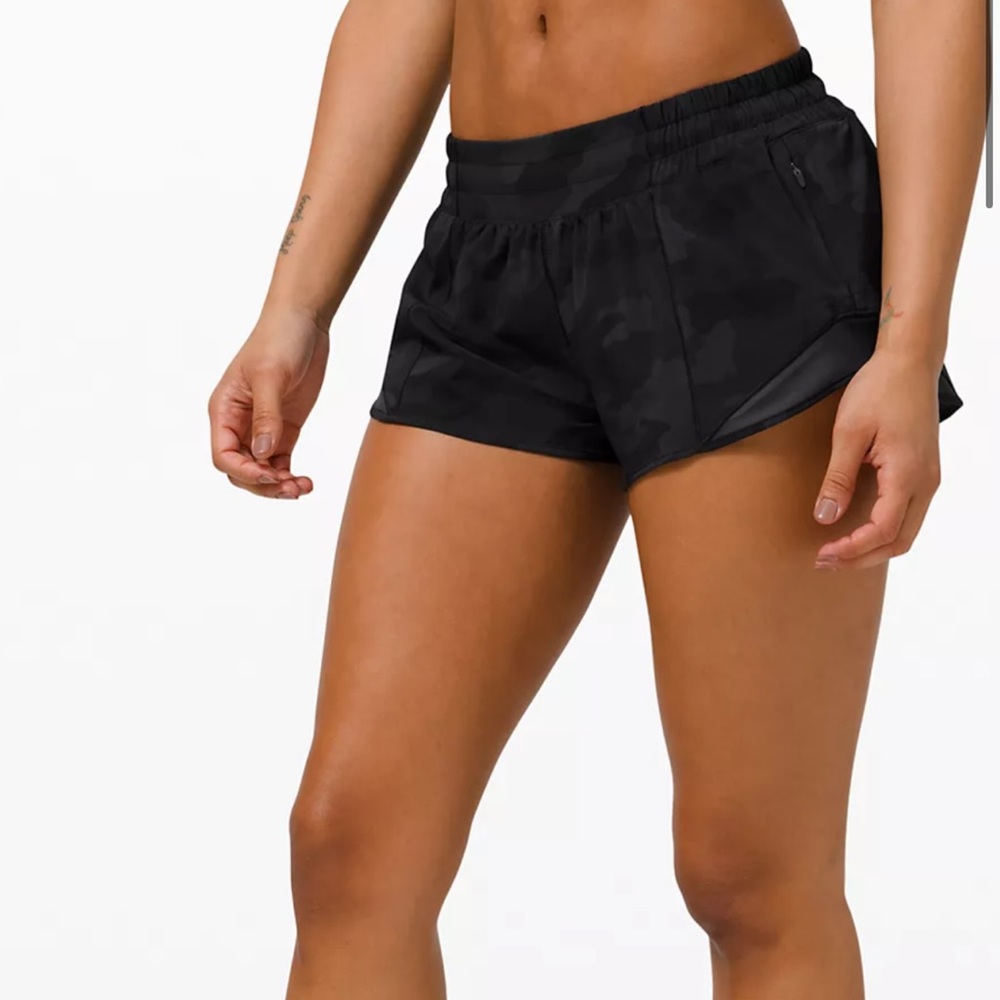 Lululemon Hotty Hot Shorts 2.5 Low rise